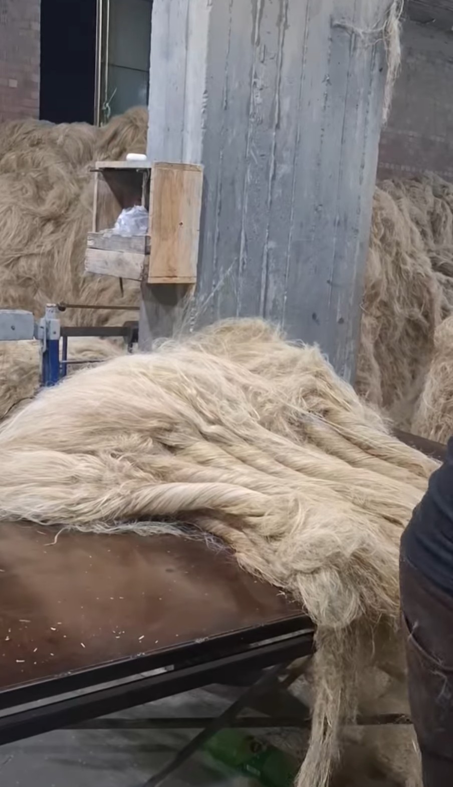 Scutched long flax fiber Grad A to produce linen fabric